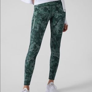 ATHLETA Rainier Tight – Spliced Floral Minimalistic Grey